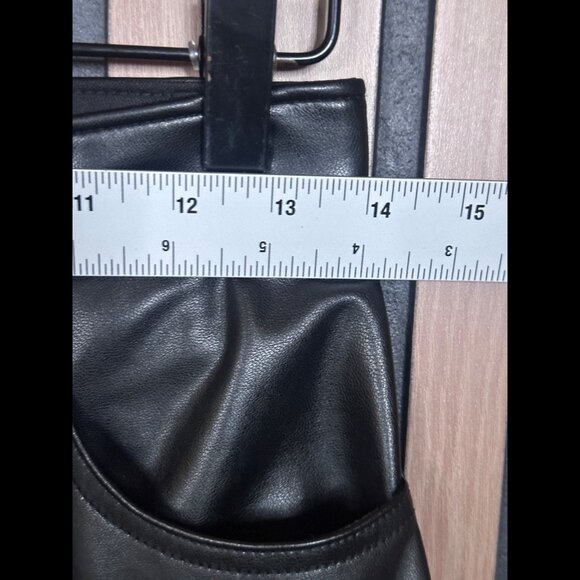 Abercrombie & Fitch Pants 28 / 6 Short Black Vegan Leather Ankle Straight Ultra - Picture 3 of 8